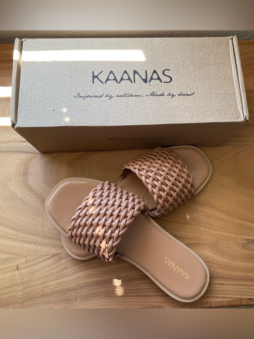 NWT KAANAS Avellana Basketweave Leather Slides